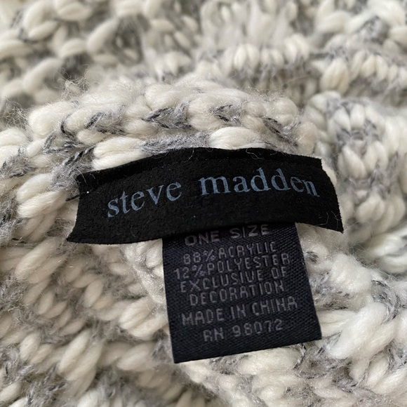 Steve Madden hat and scarf woman’s set - Picture 10 of 12